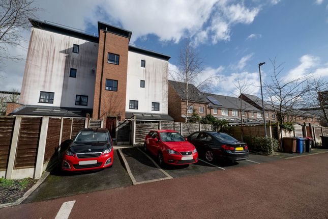 Flat for sale in Broughton Lane, Salford