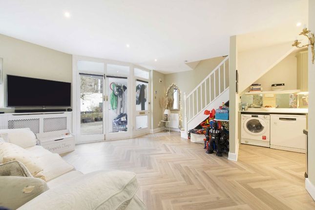 13, Malvern Mews, London photo 3