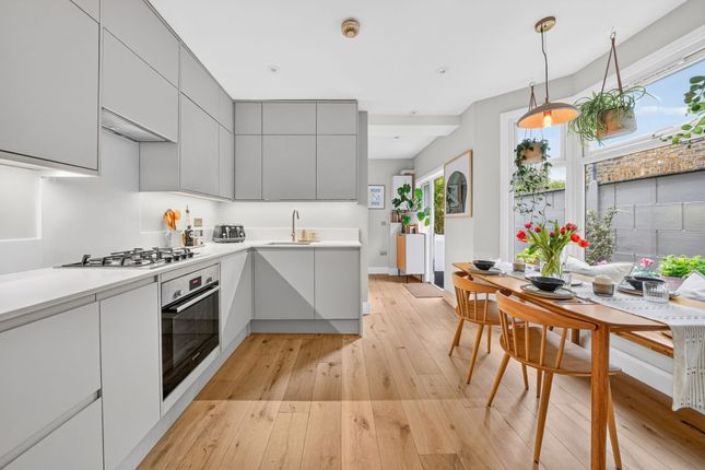 Flat A, 87 Hampden Road, London photo 2