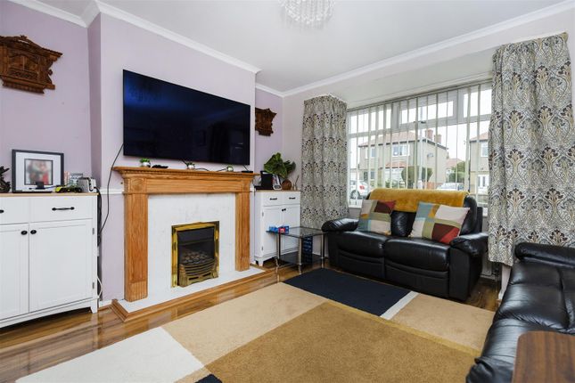 49, Goldington Avenue, Huddersfield photo 4