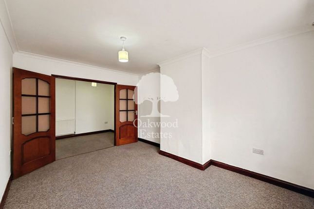 25, Norfolk Avenue, Slough photo 2