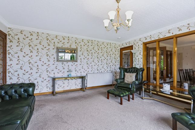 4 Riddochhill View, Blackburn, West Lothian photo 5