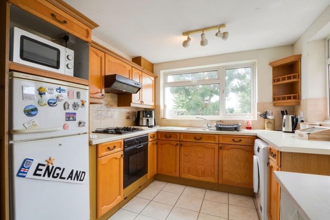 2 Oakfield Close, Leicester photo 4