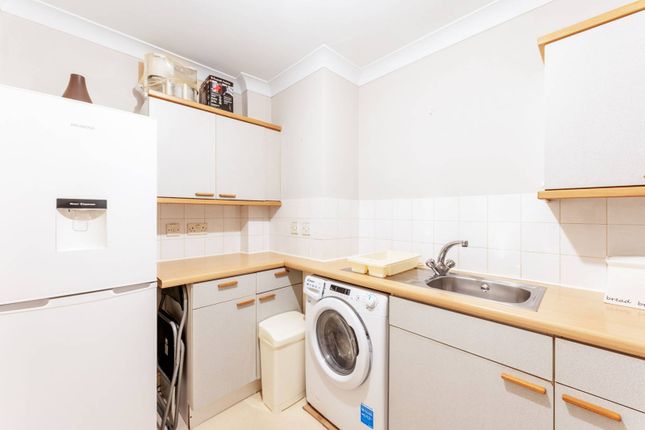 Flat to rent in Worcester Road, Sutton