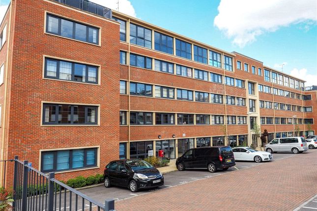 2-bed flat on Kestrel Road, Hampshire, £245,000