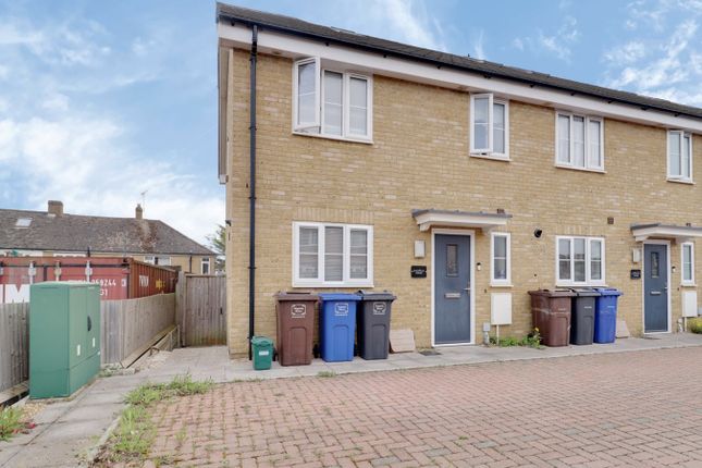 End terrace house for sale in Park Lane, Aveley