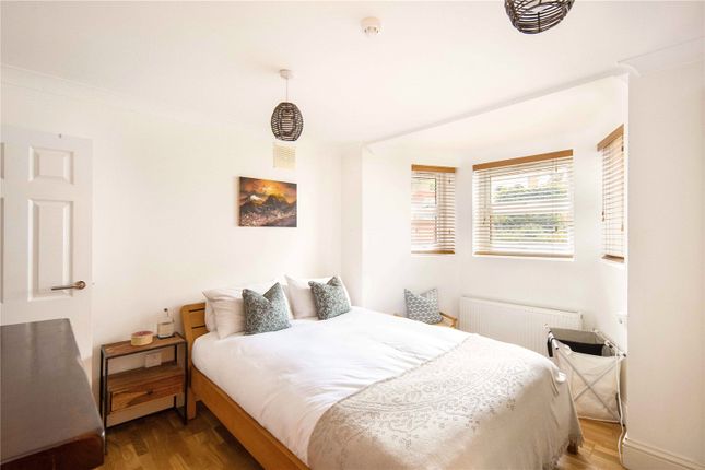 Flat for sale in Mount Pleasant Lane, London