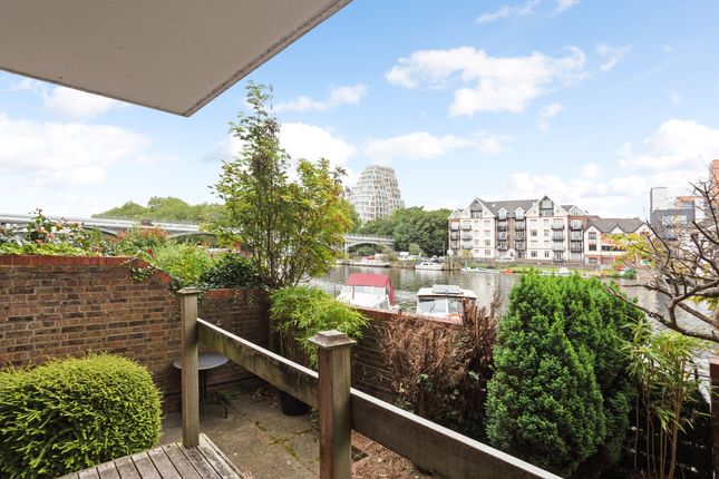 Flat for sale in Becketts Place, Hampton Wick, Kingston Upon Thames