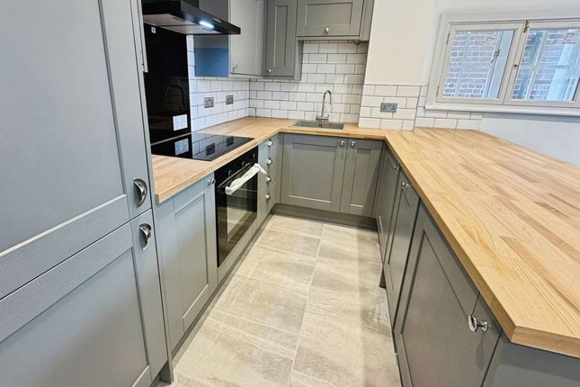 Flat 3 Hadrian House, Market Street, Hexham photo 3