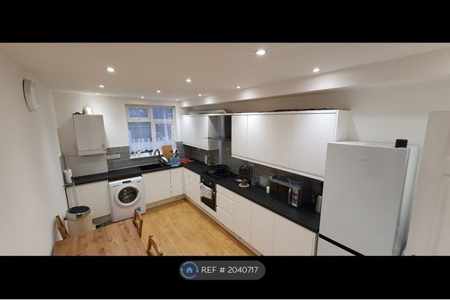 Room to rent in Jephson Road, London