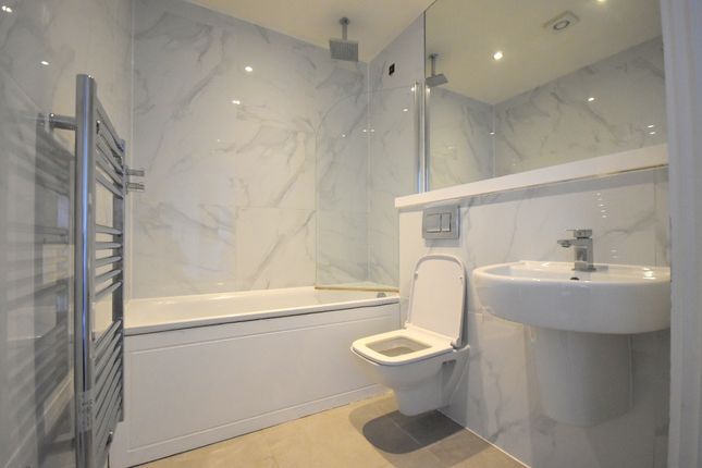 44, Cleeve Road, Leatherhead photo 4