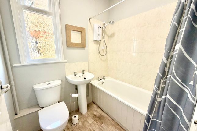 79 - 81,Flat 5, Westgate Bay Avenue, Westgate-on-sea photo 5