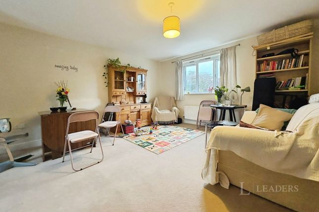 36, Gladeside, Cambridgeshire photo 3