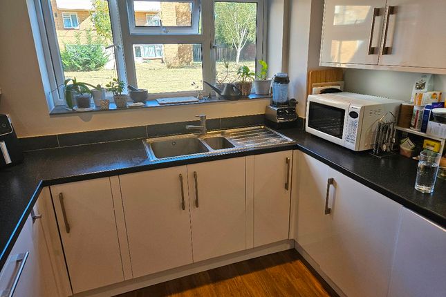 2 Owen House, Twickenham photo 5