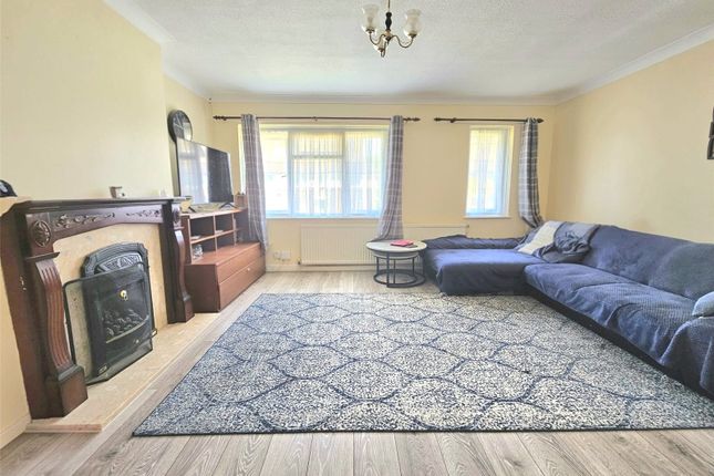 161, Chelmsford Avenue, Romford photo 5