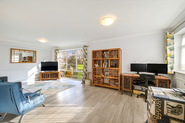 Flat for sale in The Grange, The Knoll, Ealing, London