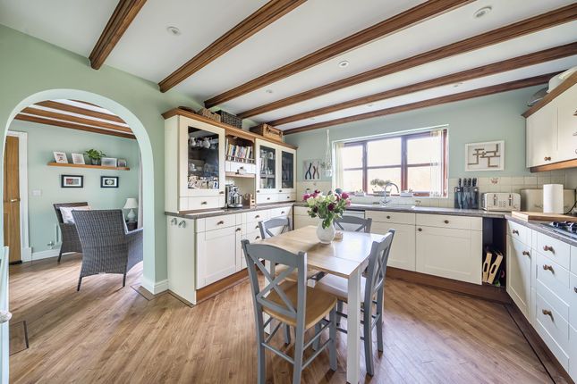 10 Willow Bank, Pershore photo 2