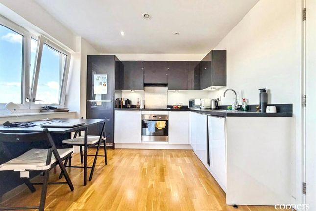 34 Windsor Court, 1 Pennyroyal Drive, West Drayton photo 3