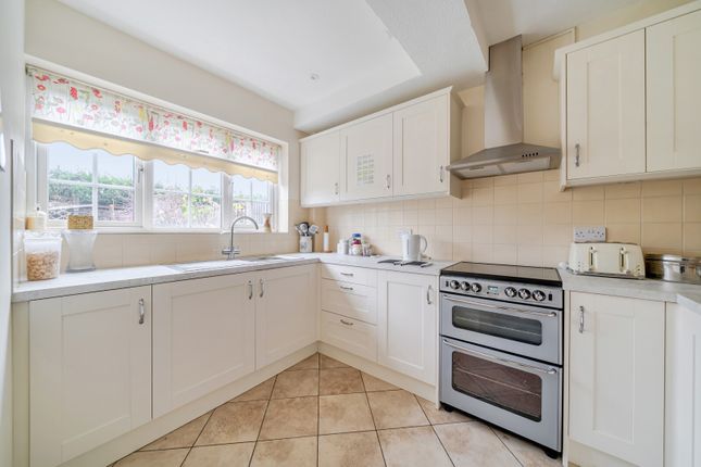 11, Thamesfield Court, Shepperton photo 4