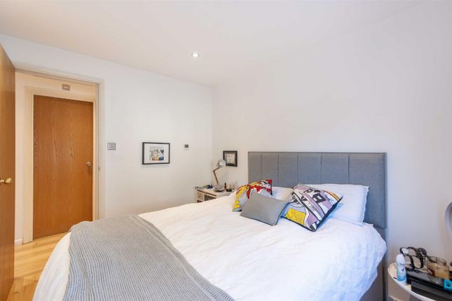 Cromwell Close, London photo 4