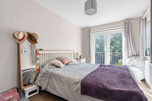 46, Ayebridges Avenue, Surrey photo 4