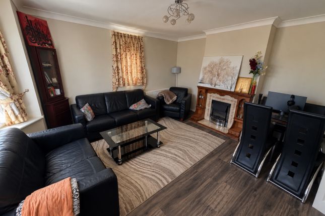 26, Birdsfoot Lane, Luton photo 3