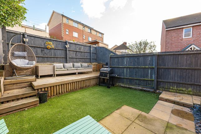 9 Copper Grove, Newport photo 4
