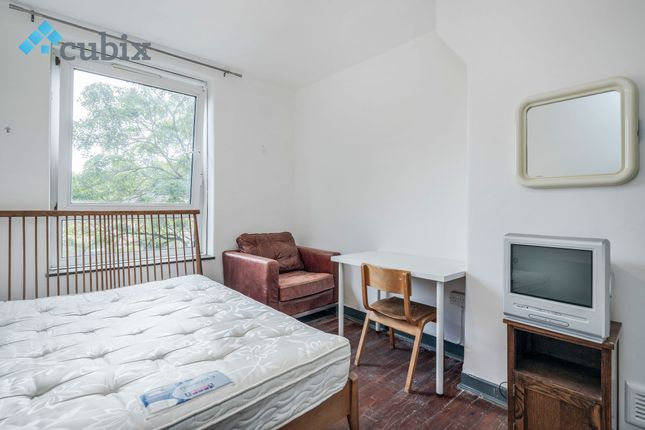 Flat to rent in Orb Street, London