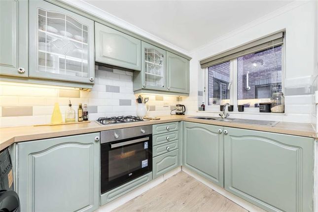 Flat for sale in Burnt Ash Hill, London
