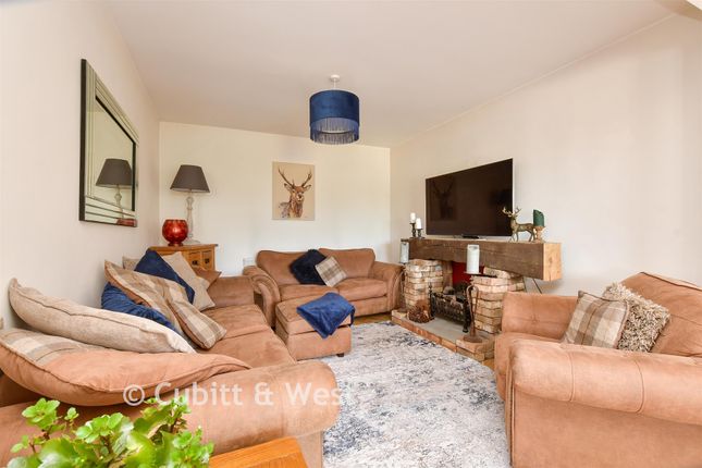62, Orchard Close, Fetcham photo 4