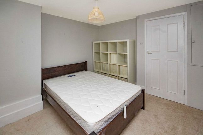 Flat 2, 121, Landor Road, London photo 4