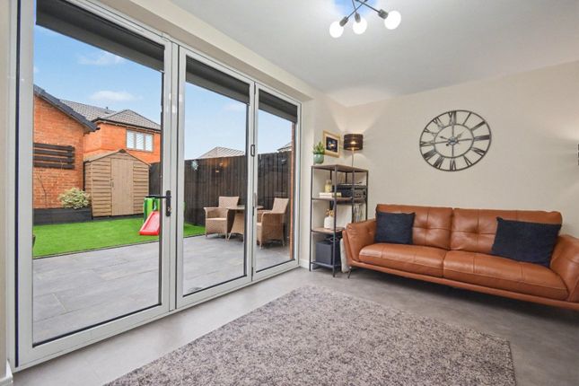 20, Staithes Drive, West Yorkshire photo 3