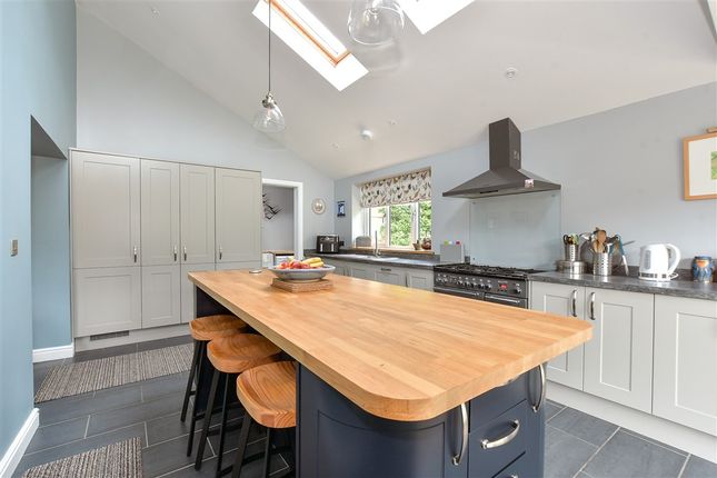 3-bed detached on Main Road Havenstreet, Ryde, £425,000