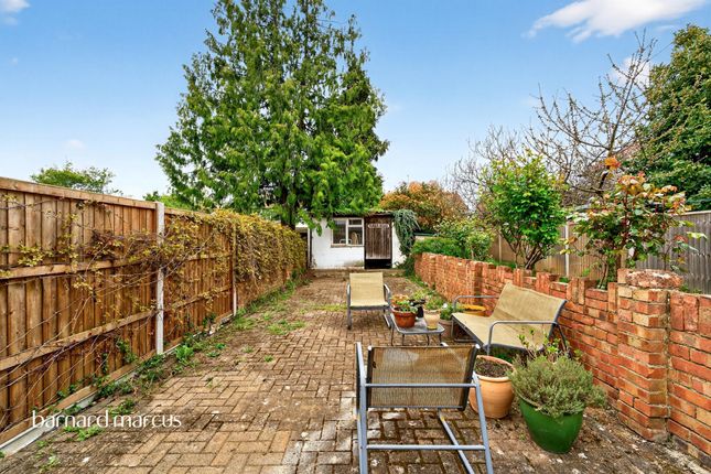 29, Fruen Road, Feltham photo 4