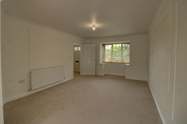 4, Flowers Close, Blackburn photo 4