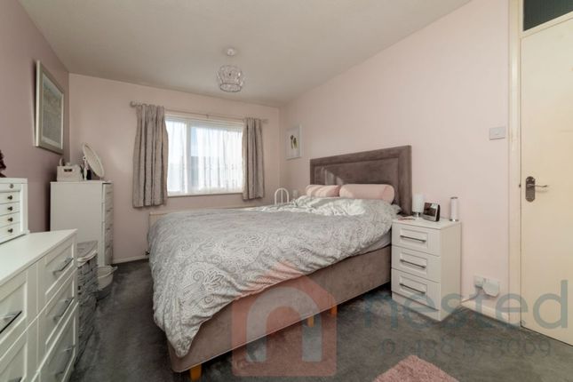 18, Hampton Close, Stevenage photo 4