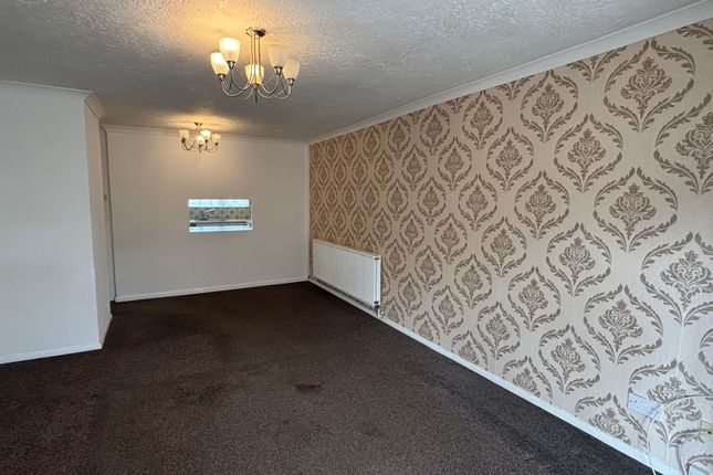 80, Colingsmead, Swindon photo 4