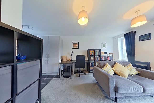 Flat 12, Waddington House, 62 Barnes Wallis Way, St. Albans photo 3