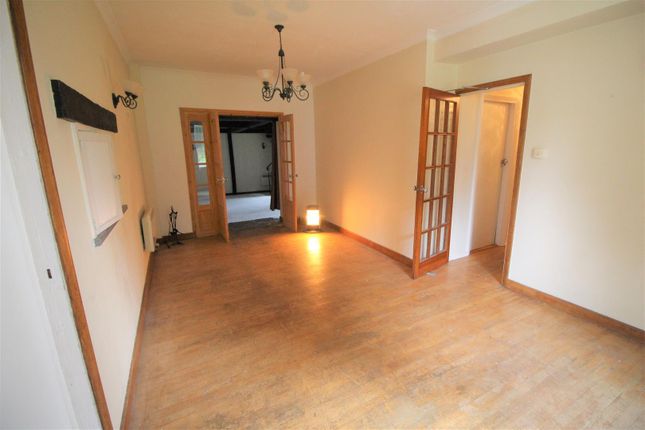 Flat to rent in Russ Hill, Charlwood, Horley
