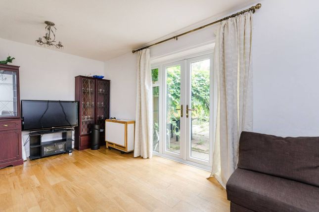 Terraced house to rent in Gwyn Close, Fulham, London