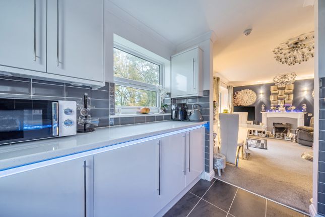 10 Pine Court,, Lymington Bottom, Alton photo 4