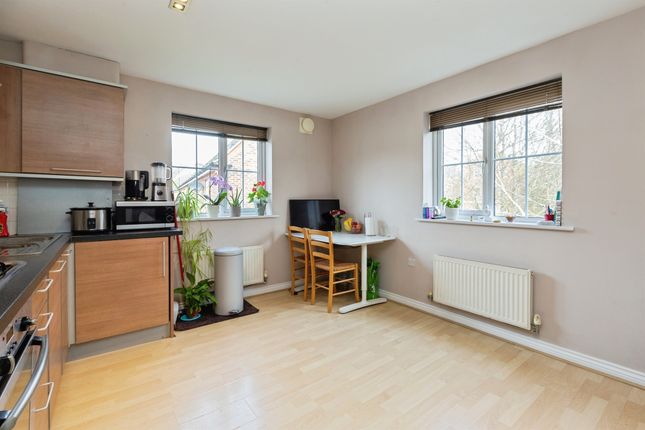 Flat 2, Royal Court, Queensgate, Aylesbury photo 3