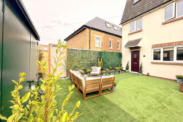 Town house for sale in 548 Kingston Road, Wimbledon