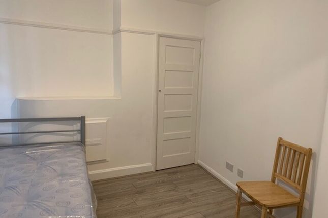 Studio to rent in New Parade, High Street, Yiewsley, West Drayton
