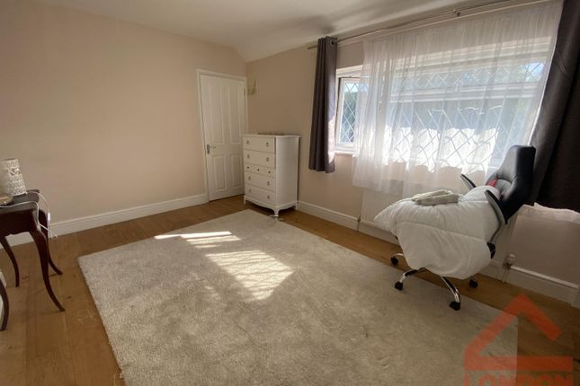 Room to rent in Calleydown, Crescent, New Addignton