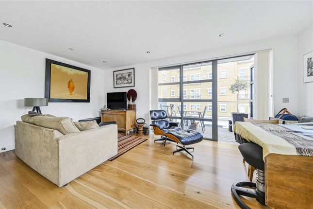 Flat for sale in Alwen Court, 6 Pages Walk