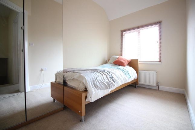 Thumbnail Room to rent in Riverview Gardens, Twickenham