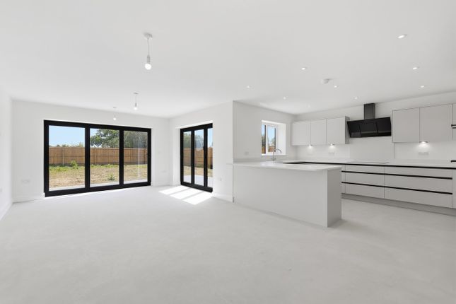7, Oakley Gardens, Harwich photo 4