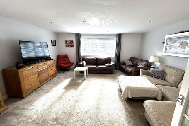 61A, Monkswood Avenue, Waltham Abbey photo 4