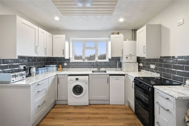 18, Newdigate Green, Uxbridge photo 2